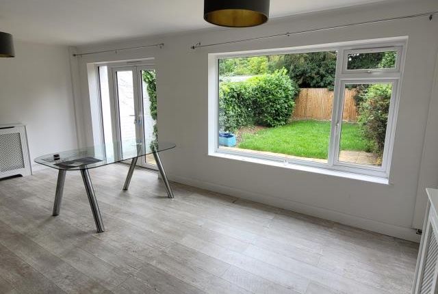 5, Queens Terrace, Thames Ditton photo 2