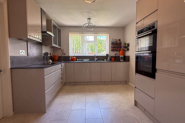 4, Epping Way, Berkshire photo 3