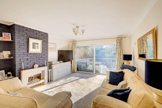 16, The Larchlands, High Wycombe photo 2