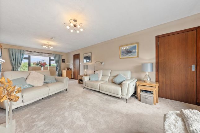 22, Rowallan Drive, Stirling photo 3