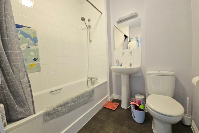 Town house for sale in Firefly Road, Cambourne, Cambridgeshire