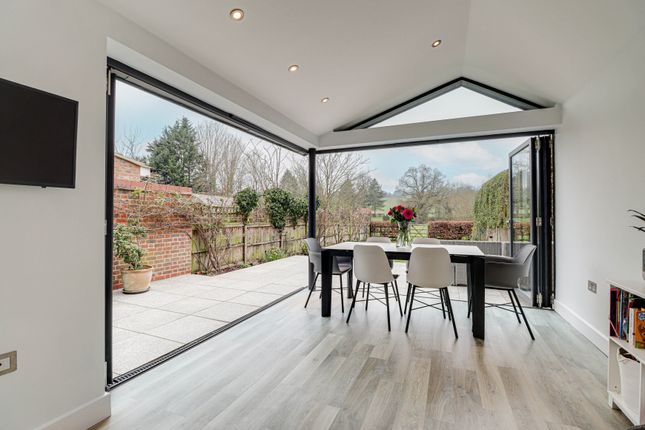 5, Meadow Vale, Wheathampstead photo 4