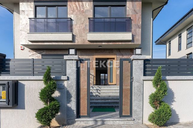 Detached house for sale in Dereağzı, Beylikdüzü, İstanbul, Türkiye