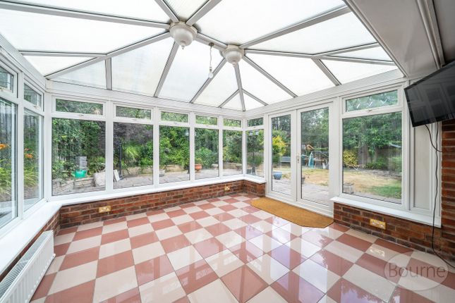 3, Byworth Close, Farnham photo 4