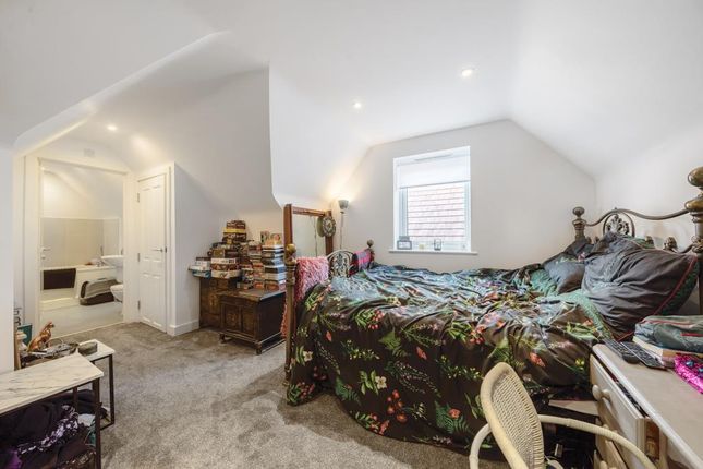 Flat for sale in Thame, Buckinghamshire