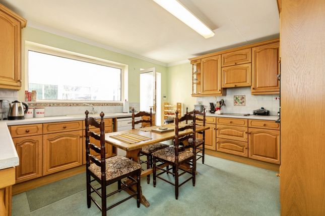 23, Elm Avenue, Rochester photo 4