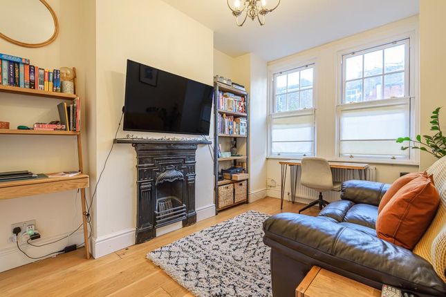 Flat to rent in Darell Road, Richmond