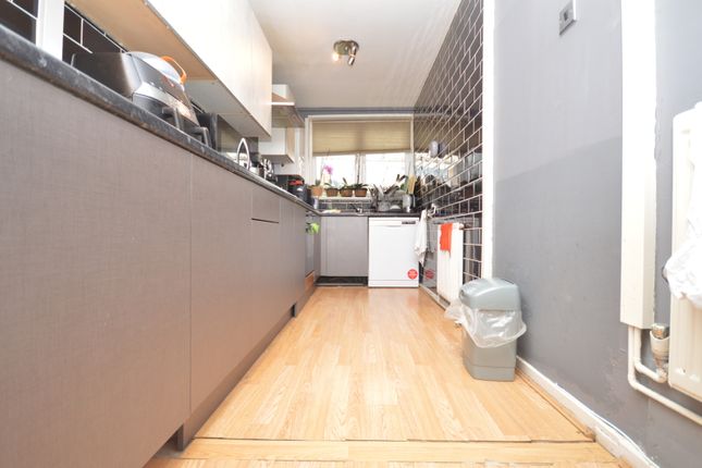 23 Tiptree Crescent, Ilford, London photo 5