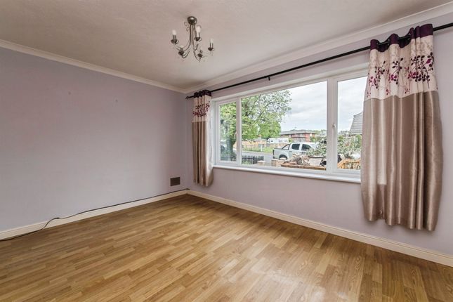 18, Queensway, Tiverton photo 4
