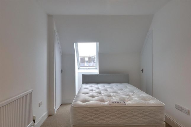 Room 5, 98, Upper Brighton Road, Lancing photo 2