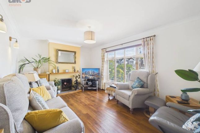 53, Orchard Avenue, Hockley photo 3