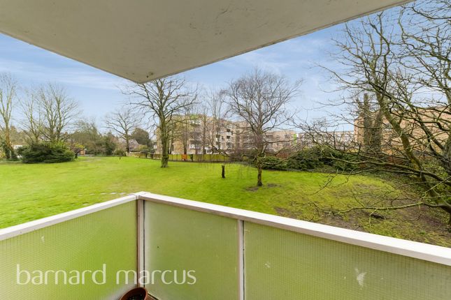 Flat to rent in Basinghall Gardens, Sutton
