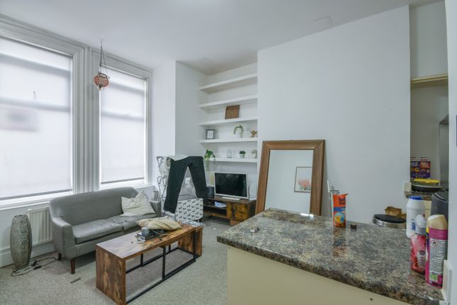Flat 1, 30, Grosvenor Road, Newcastle upon Tyne photo 2