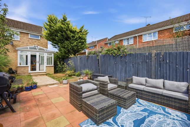 13 Heather Close, Brentwood photo 4