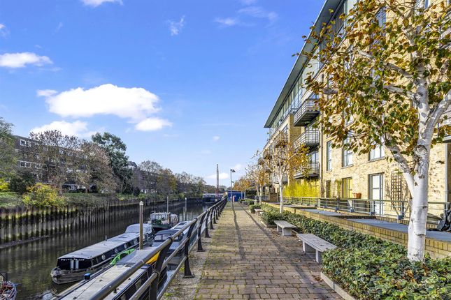 Flat for sale in Point Wharf Lane, Brentford