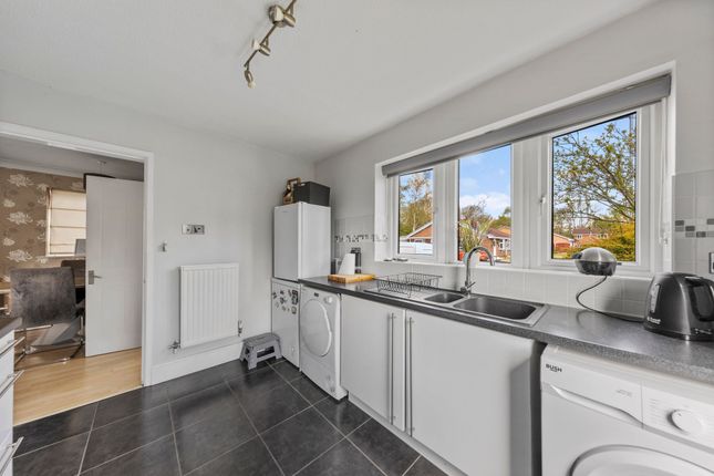 17 Holyhead Close, Warrington photo 2