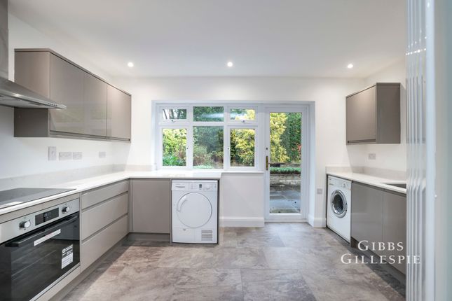 Cheyne Close, Buckinghamshire photo 3
