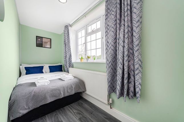 Flat to rent in Beaconsfield Road, London