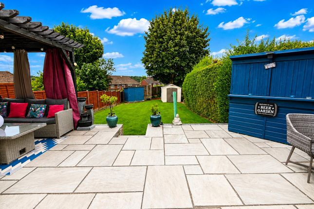 2, Barnfield, Hemel Hempstead photo 4