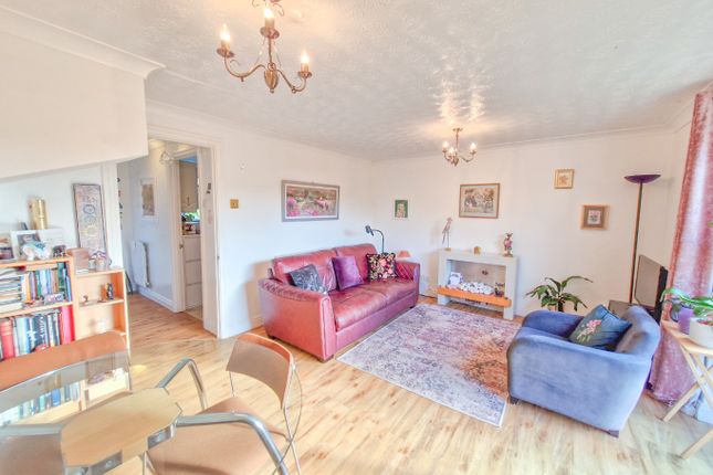 8 Birch Close, Woodford Halse, Northamptonshire photo 3