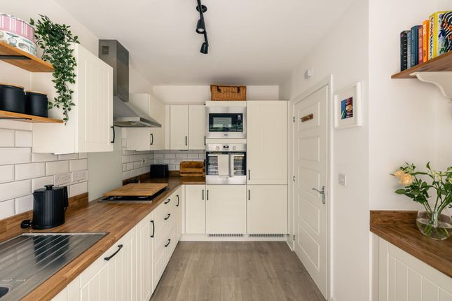51 Cane Hill Drive, Coulsdon photo 4