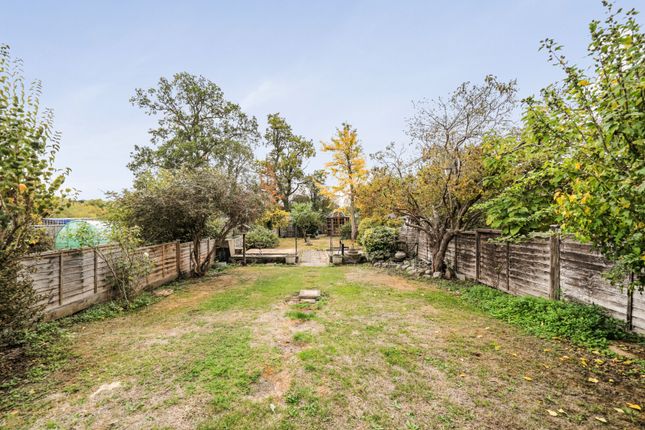 Grahame Avenue, Reading photo 3