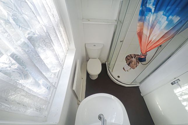 24, Marlborough Avenue, London photo 3