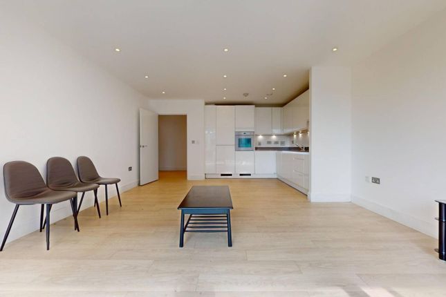 12 Abbotsford Court, Lakeside Drive, London photo 3