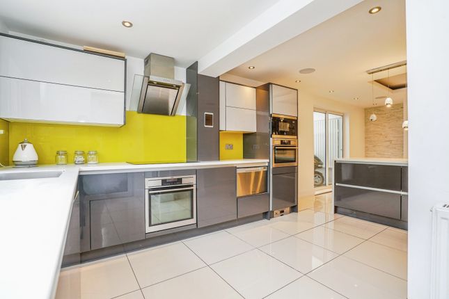 81, Ring Road, Leeds photo 3