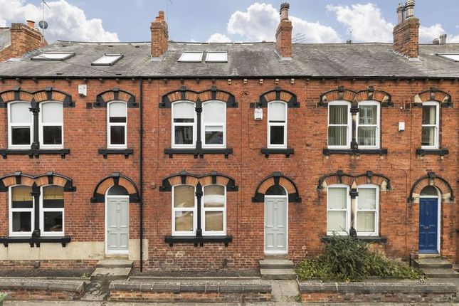 Terraced house to rent in St. Michaels Road, Leeds