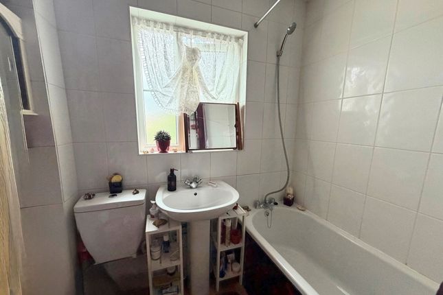 1 Greendale Mews, Slough photo 5
