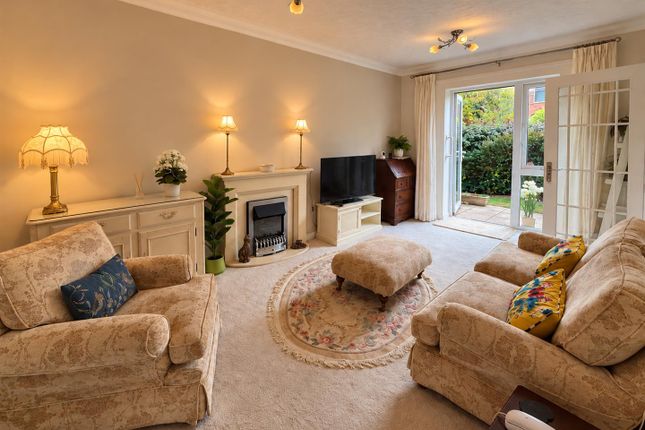 Flat 5, 51 King Henry Lodge, Hall Lane, London photo 3