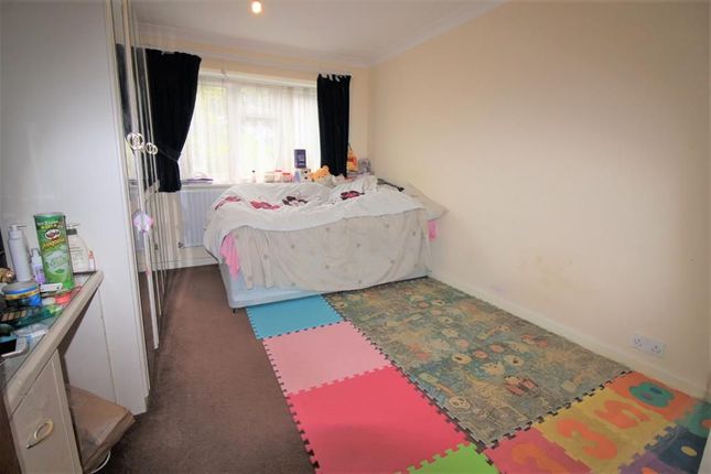 Flat for sale in Memorial Close, Hounslow