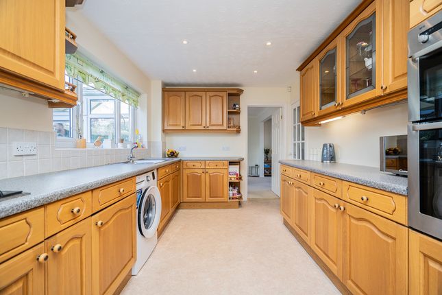 38, Whalley Drive, Milton Keynes photo 2