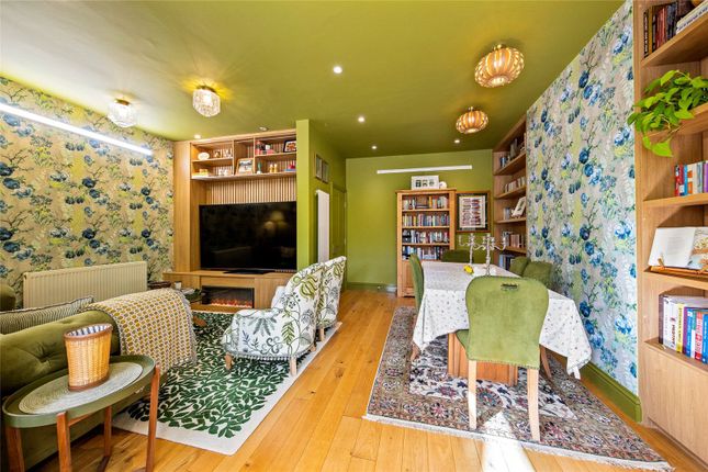 15, Taylor Avenue, Surrey photo 4