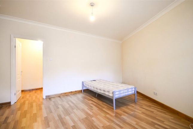 Flat A, 16, Daphne Gardens, London photo 3