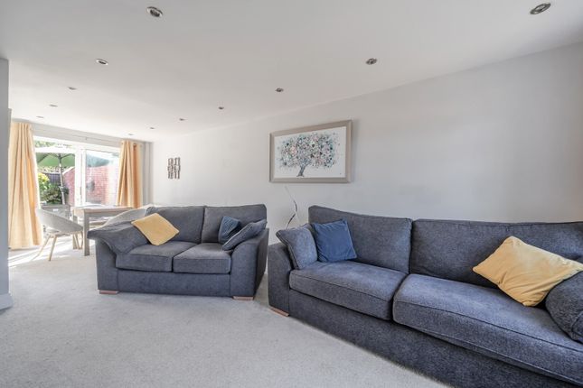 52, Rushden Way, Farnham photo 3