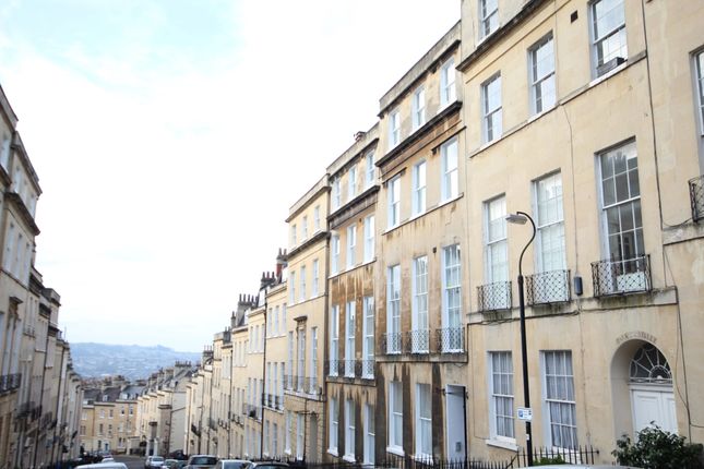 2 bed flat to rent in Park Street, Bath BA1