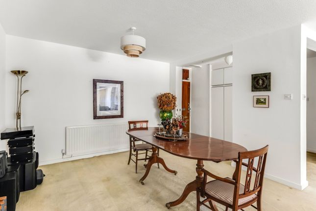 Flat 33, Darwin Court,, Gloucester Avenue, London photo 4