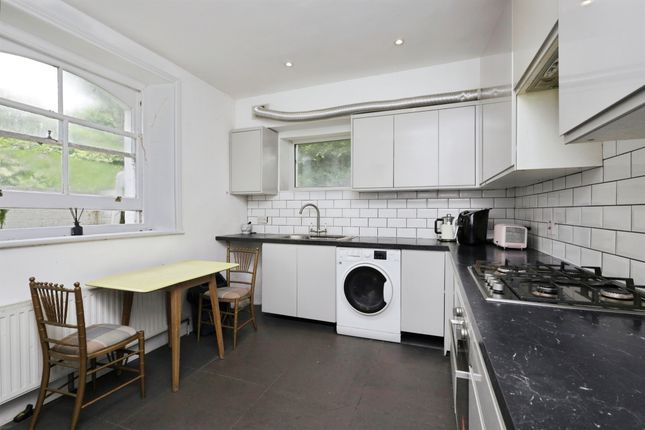 Flat 1, Carlton House, 4, Devonshire Place, Eastbourne photo 2