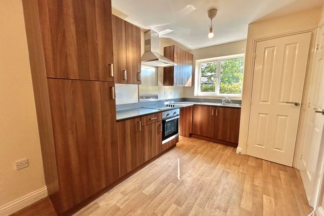 2, Highfield Close, MANSFIELD photo 2