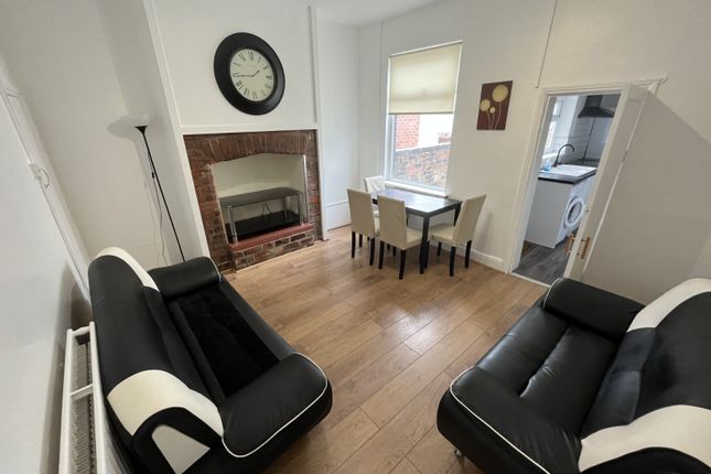 Broomfield Terrace, Leeds photo 2