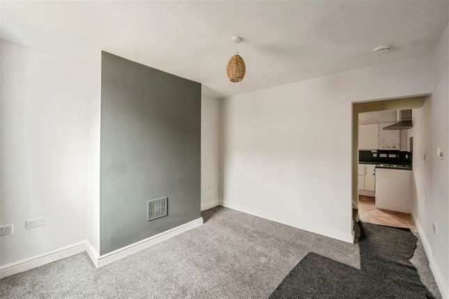 25, Riviera Parade, DONCASTER photo 3