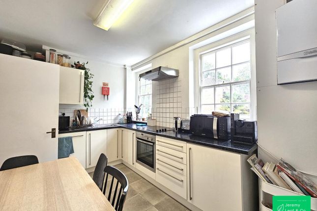 Finchley Road, Hampstead Garden Suburb photo 2
