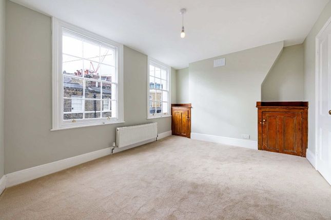 Flat to rent in Keystone Crescent, London