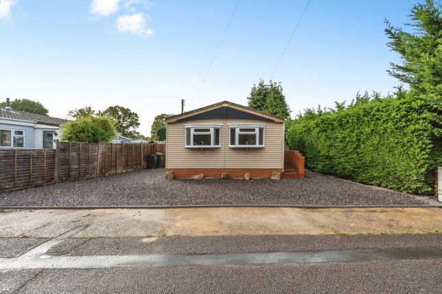2-bed caravan on The Copse, Woodlands, £195,000