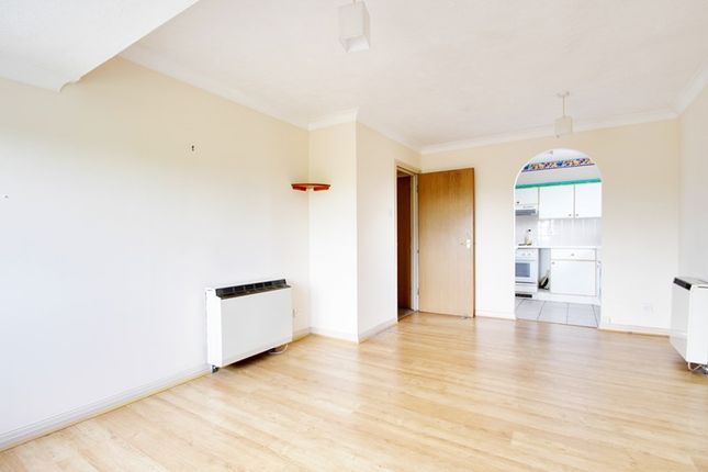 Thumbnail Flat to rent in Rowantree Road, Enfield, Middlesex