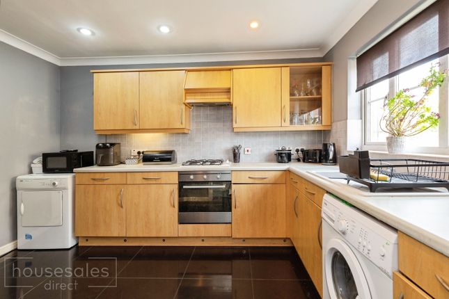3, Meadow Way, Rochester photo 3