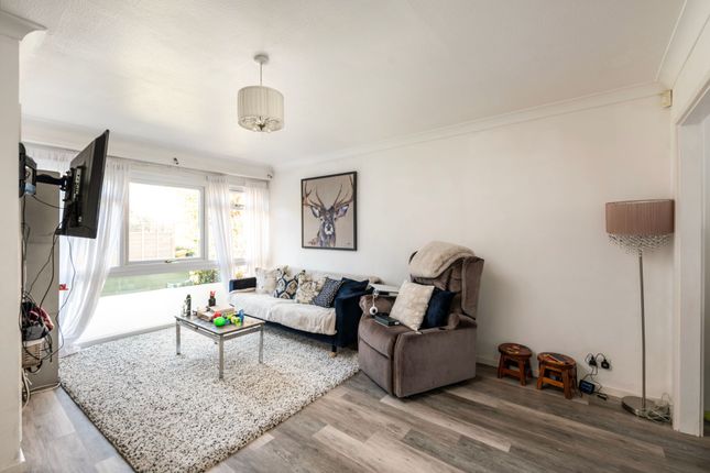 41 Harrison Close, Reigate photo 3