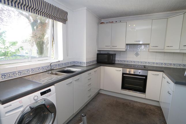 FLAT TWENTY NINE, Hoyle Court Road, Shipley photo 4